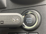 【キーフリーシステム】カバンやポケットに入れたままでもドアの施錠・解錠が可能なスマートキーを装備。エンジンのオン・オフ時もカギを取り出す必要が無いからとっても便利です♪
