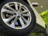 【純正17インチアルミホイール】外観にマッチした純正アルミホイールを装着しております。各種社外アルミホイールや、スタッドレスタイヤも取扱いしております。是非ご相談ください♪