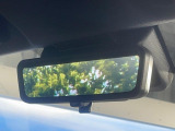 【デジタルインナーミラー】後席の大きな荷物や同乗者で後方が確認しづらい時でも安心!カメラが撮影した車両後方の映像をルームミラー内に表示。クリアな視界で状況の確認が可能です!