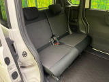 後部座席も気になるようなキズ・汚れやへたり等、大きなダメージはなく、良好な状態です。