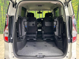 後席を格納すると、これだけの広さが!シーンに合わせたシートアレンジで、大きな荷物も積むことが出来ます♪