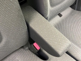 【アームレスト】運転中の身体の負担を軽減してくれるアームレストを装備♪