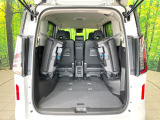後席を格納すると、これだけの広さが!シーンに合わせたシートアレンジで、大きな荷物も積むことが出来ます♪