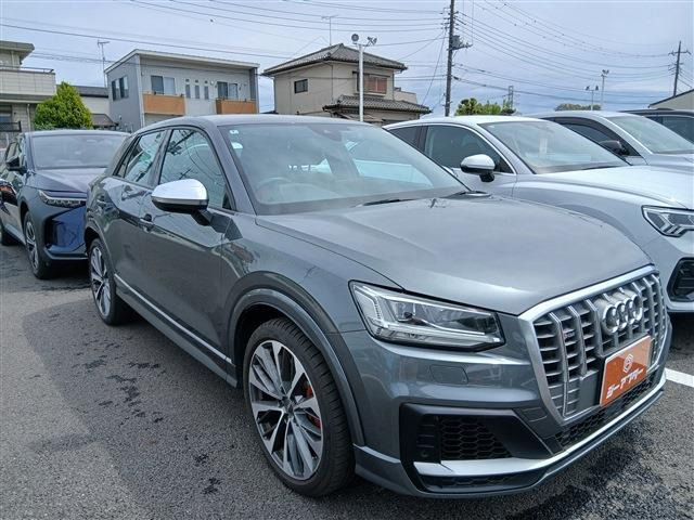 アウディ SQ2 