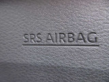 運転席側にSRS二-エアバックシステムを採用 万一の際の安全性を高めました