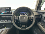 ホンダセンシング装着車となっております。衝突軽減ブレーキ、誤発進抑制機能、歩行者事故低減ステアリング、路外逸脱抑制機能、アダプティブクルーズコントロール、車線維持支援システム他、安全運転を幅広く支援。