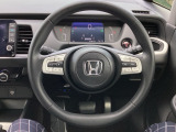 Hondaセンシング搭載ミリ波レーダーと単眼カメラで、クルマの前方の状況を認識。ブレーキやステアリングの制御技術と協調し、安心・快適な運転や事故回避を支援する先のシステムです