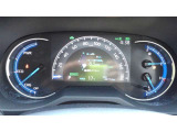 とっても見やすいメーターです。夜間時はラグジュアリーな気分にさせてくれる照明が魅力ですので、夜のドライブも楽しみになりますよ♪
