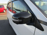 サイドターンランプ付き電動格納ドアミラーです。サイドバイザーついています。