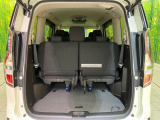 普段のお買い物や通勤、送迎等に十分な荷室スペースを確保しております。セカンドシートを倒すと、大きな荷物の積載も可能です♪