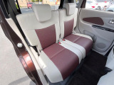 後部座席も気になるようなキズ・汚れやへたり等、大きなダメージはなく、良好な状態です。