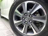 【純正16インチアルミホイール】外観にマッチした純正アルミホイールを装着しております。各種社外アルミホイールや、スタッドレスタイヤも取扱いしております。是非ご相談ください♪