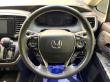 【純正革巻きステアリング】上質な革を使用することで、手にしっかり馴染みとても運転しやすいハンドルです♪