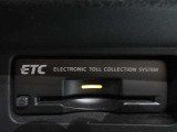 ETC 車載機です ビルトインタイプで高速道路の必需品ですETC搭載車両しか通過できないマス-トICも利用できます