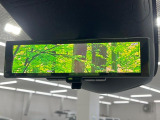 【インテリジェントルームミラー】後席の大きな荷物や同乗者で後方が確認しづらい時でも安心!カメラが撮影した車両後方の映像をルームミラー内に表示。クリアな視界で状況の確認が可能です!