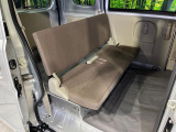 後部座席も気になるようなキズ・汚れやへたり等、大きなダメージはなく、良好な状態です。