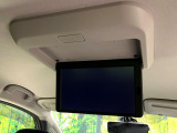 【フリップダウンモニター】大画面モニターで後席でもエンタメをお楽しみいただけます。小さなお子様にも大人気の装備です♪