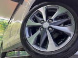 外観にマッチした純正アルミホイールを装着しております。各種社外アルミホイールや、スタッドレスタイヤも取扱いしております。是非ご相談ください♪