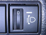 ヘッドランプの光軸調整ダイヤルを装備しております。
