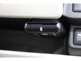 高速道路走行の料金所をノンストップで通過できるETCを装備!※ ETCカードのお申し込みも当社にお任せ下さい!