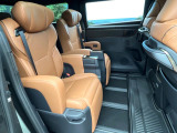 後部座席も気になるようなキズ・汚れやへたり等、大きなダメージはなく、良好な状態です。