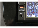 スマートフォンやiPodに入れた音楽を楽しめるAUXを装備しています。AUXは直接カーオーディオに接続できるため、Bluetoothなどよりも高音質な音楽が楽しめます。