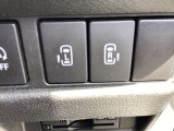 両側電動スライドドアが付いてます。運転席からも操作可能です。