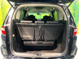 普段のお買い物や通勤、送迎等に十分な荷室スペースを確保しております。サードシートを倒すと、大きな荷物の積載も可能です♪