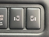 【両側パワースライドドア】スマートキーや運転席のスイッチで後席両側スライドドアの開閉が可能♪電動だから力を入れてドアを開ける必要が無く、小さなお子様でも簡単に開け閉めでき快適です♪