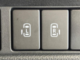 【両側パワースライドドア】スマートキーや運転席のスイッチで後席両側スライドドアの開閉が可能♪電動だから力を入れてドアを開ける必要が無く、小さなお子様でも簡単に開け閉めでき快適です♪