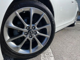 【純正17インチアルミホイール】外観にマッチした純正アルミホイールを装着しております。各種社外アルミホイールや、スタッドレスタイヤも取扱いしております。是非ご相談ください♪