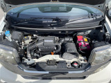 エンジンルームの画像です。店舗にて現車の確認もいただけますので、お電話で在庫のご確認の上是非ご来店くださいませ!!!ワクワクするクルマ選びをご提案します!