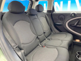 ●後部座席も気になるようなキズ・汚れやへたり等、大きなダメージはなく、良好な状態です。