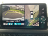 マルチビューカメラが周囲をしっかり映してくれるから、駐車が苦手でも安心。見えにくい場所もひと目でわかり、落ち着いて操作できます。