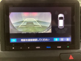 バックでの車庫入れも安心です! リアカメラが付いているバックモニター付のナビを装備しております。バンパーについているソナーや、操作線もついており距離感も画面から確認できます。