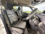 運転席シート廻りは使用感も少なく、良好な状態となっています。前オーナー様が丁寧に使っていたことがよくわかりますね。