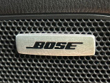 【BOSEサウンドシステム】メーカーオプションの高品位サウンドシステムを搭載。専用のチューニングが施された大小様々なスピーカーから良質なサウンドが奏でられ、臨場感あふれる音響空間を演出します。