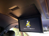 【フリップダウンモニター】大画面モニターで後席でもエンタメをお楽しみいただけます。小さなお子様にも大人気の装備です♪