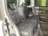 後部座席も気になるようなキズ・汚れやへたり等、大きなダメージはなく、良好な状態です。