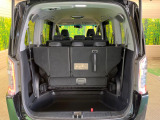 普段のお買い物や通勤、送迎等に十分な荷室スペースを確保しております。セカンドシートを倒すと、大きな荷物の積載も可能です♪