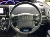 【純正革巻きステアリング】上質な革を使用することで、手にしっかり馴染みとても運転しやすいハンドルです♪
