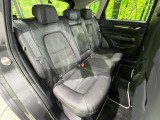 後部座席も気になるようなキズ・汚れやへたり等、大きなダメージはなく、良好な状態です。