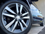 ●純正16インチアルミホイール:輸入車ならではの卓越した走りを支えるホイールと足回りです!日本車の走りに慣れている方にもぜひ体感して頂きたいほど、高いレベルでまとまっています!