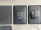 【アイドリングストップ】赤信号や渋滞で停車した際にエンジンを停止し、無駄な燃料の消費を抑えます。燃費向上や環境保護につなげる機能♪エンジンはブレーキを離せば再始動します。