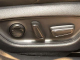 パワーシート搭載。微妙な調整が手軽にでき、ピッタリのポジションで運転することが可能です。