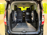 後席を格納すると、これだけの広さが!シーンに合わせたシートアレンジで、大きな荷物も積むことが出来ます♪