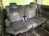 3列目シートはもちろん状態良好☆大人でもゆったりと座って頂けますので、大人数でのお出かけもラクラクです♪ご家族で、気の知れた仲間で、ドライブに行くのが楽しみですね♪