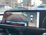【パノラミックビューモニター】専用のカメラにより、上から見下ろしたような視点で360度クルマの周囲を確認することができます☆死角部分も確認しやすく、狭い場所での切り返しや駐車もスムーズに行えます。