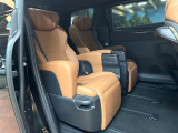 後部座席も気になるようなキズ・汚れやへたり等、大きなダメージはなく、良好な状態です。