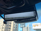 【デジタルインナーミラー】後席の大きな荷物や同乗者で後方が確認しづらい時でも安心!カメラが撮影した車両後方の映像をルームミラー内に表示。クリアな視界で状況の確認が可能です!